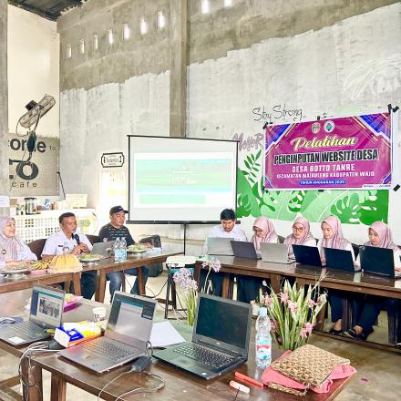 Meningkatkan Kapasitas Perangkat Desa Botto Tanre melalui Pelatihan Penginputan Website Desa